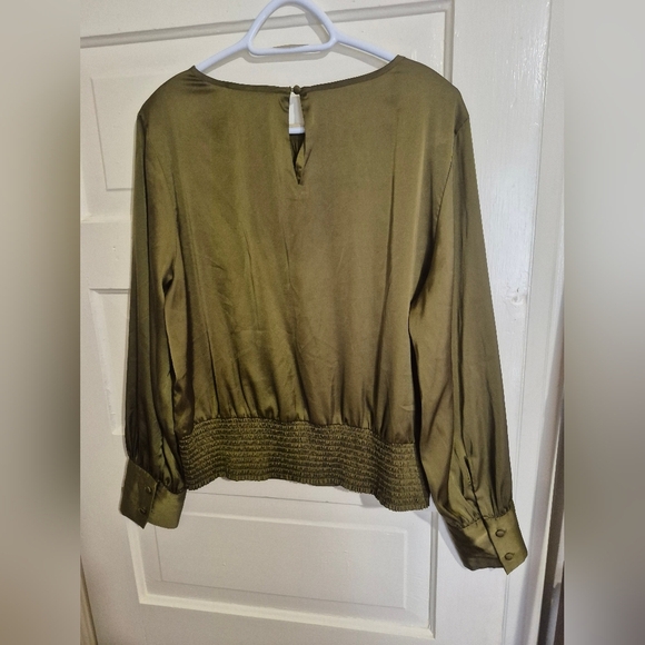 Chic Olive Satan Blouse with Pleated Design By Melanie Lyne Size 16 - Picture 6 of 6